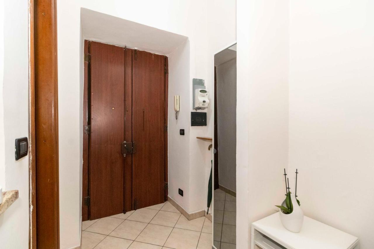 Dora Modern & Functional Flat